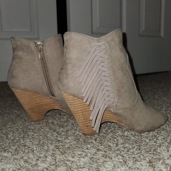 Carlos Santana Open Toe Wedge Bootie - Picture 4 of 8